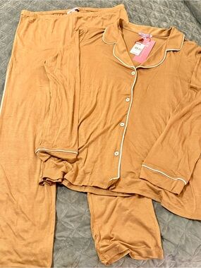 NWT Hale Bob Pj Set